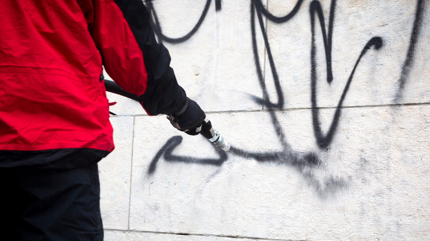 wall cleaning graffiti